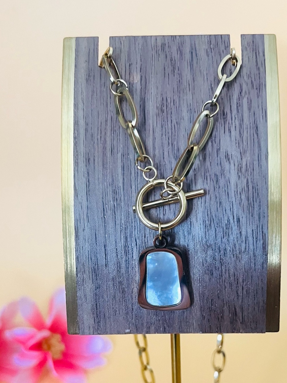 Gold plated stainless steel necklace with a mother of pearl pendant